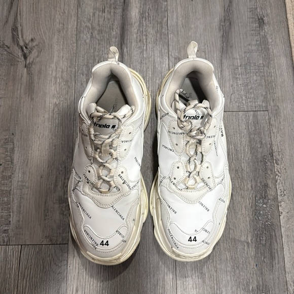 BALENCIAGA TRIPLE S SNEAKER ALLOVER LOGO IN WHITE 11 Size - Picture 3 of 4